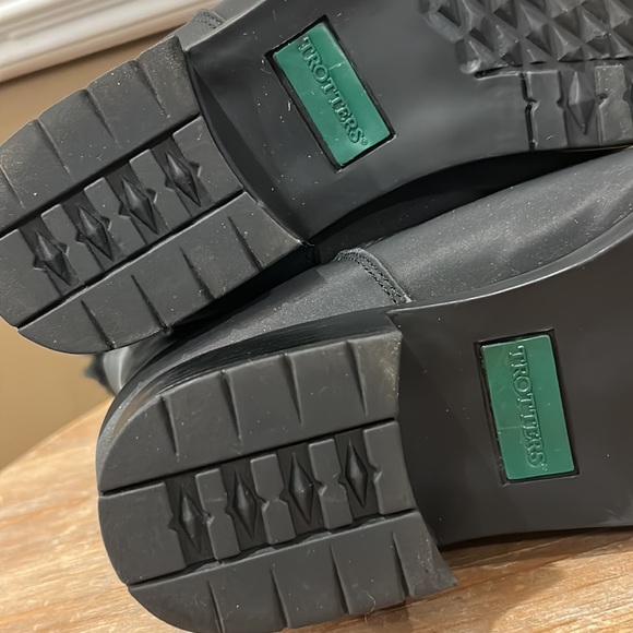 Trotters Black Brady Boots. Size 9.5 - Picture 14 of 16